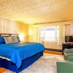 King Room w/ Kitchen