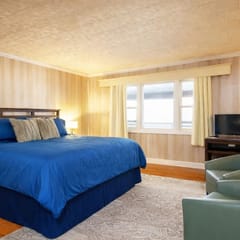 King Room w/ Kitchen
