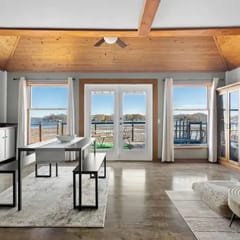 Relaxing Riverfront House • Dock Access • Sleeps 6