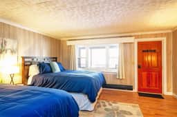 Double Room/ 2 Queens Pet Friendly