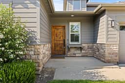 Hot Tub-Backyard-King-Parking-300Mbps