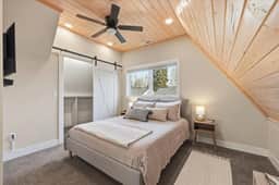 *Walk To BSU*HotTub*Parking*300Mbps*Smart TV*W/D*A/C