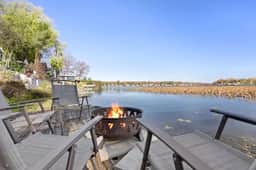 Relaxing Riverfront House • Dock Access • Sleeps 6