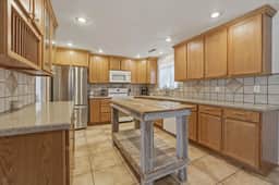 *Parking*Self Check-In*Full Kitchen*A/C*W/D