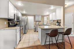 Ping Pong-1600ft²-Backyard-King-Parking-600Mbps