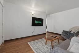 Parking|Smart TV|Full Kitchen|Self Check-In|W/D
