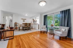 *7 Min to WVU*Private Deck*Game Room*Full Kitchen*W/D