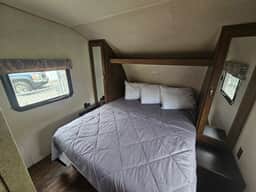 Large Camper•Massage seats•cornhole•Backyard•Parking•A/C - Image 2