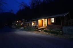 Riverside Retreat - Image 4