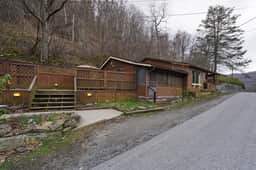 Riverside Retreat - Image 3