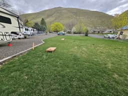 Large Camper•Massage seats•cornhole•Backyard•Parking•A/C - Image 3