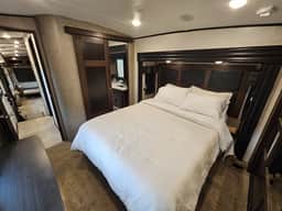 Large Camper•Massage seats•cornhole•Backyard•Parking•A/C - Image 4