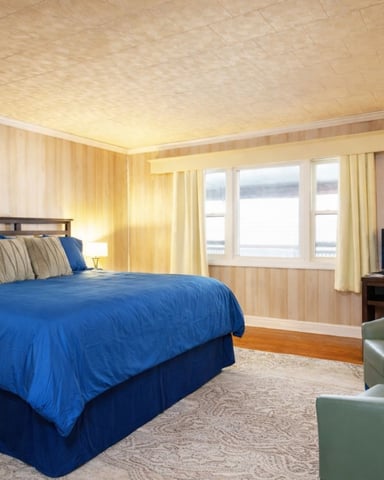 Secluded Lodges and Cabins