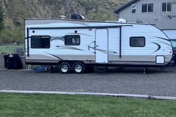 Large Camper•Massage seats•cornhole•Backyard•Parking•A/C - Image 1