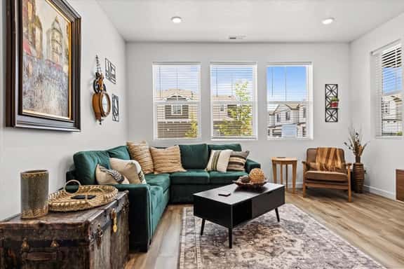 Near Eagle Island | Pool | King Bed | Parking | Smart TV - Image 1
