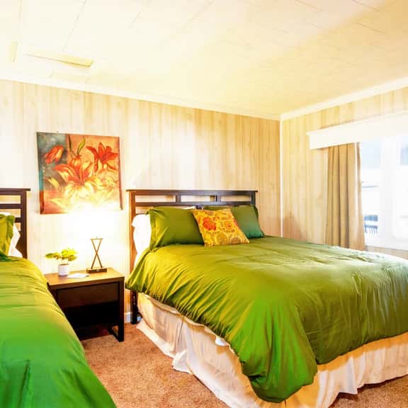 Double Room/ 2 Queens - Image 1