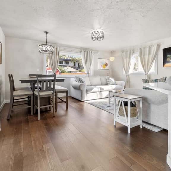 North End Gem w/ Hot Tub, Fast Wifi, GameRoom, Fire Pit - Image 1