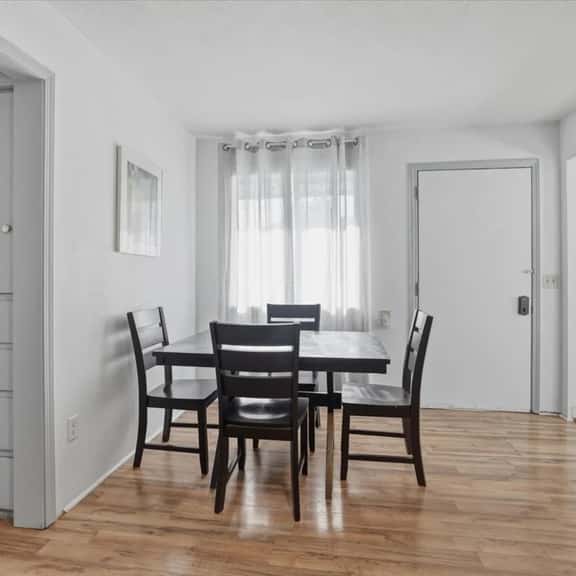 •A/C•W/D•Full Kitchen•Parking•Smart TV - Image 1