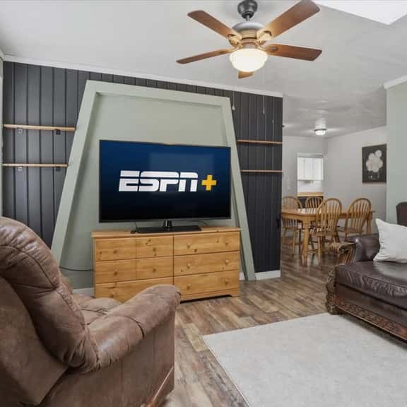 10mins to Air force base|Smart TV|Self Check-In - Image 1
