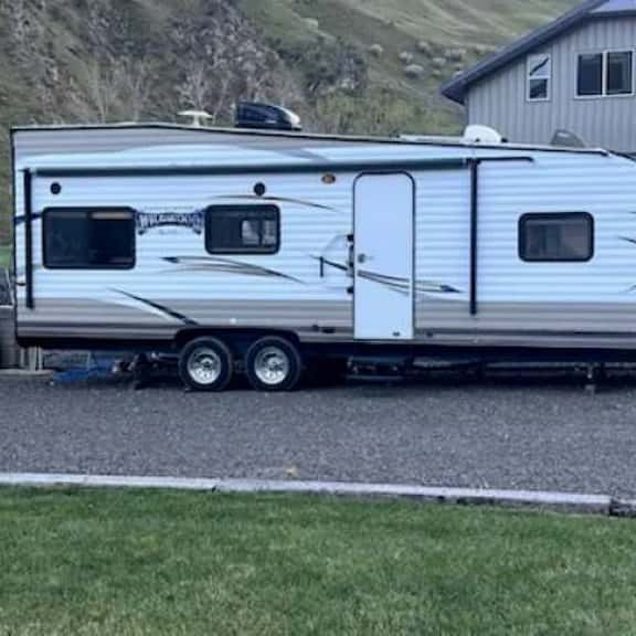 Large Camper•Massage seats•cornhole•Backyard•Parking•A/C - Image 1