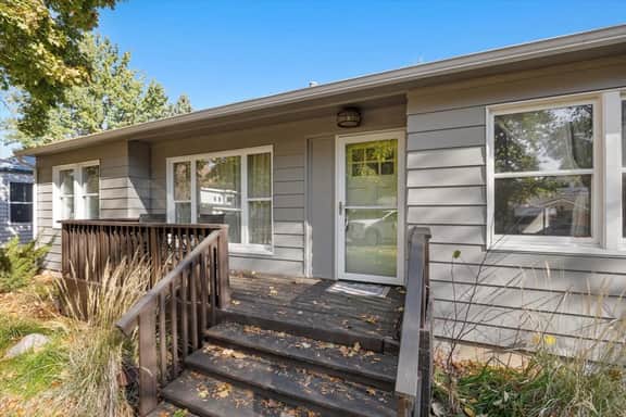 North End Gem w/ Hot Tub, Fast Wifi, GameRoom, Fire Pit