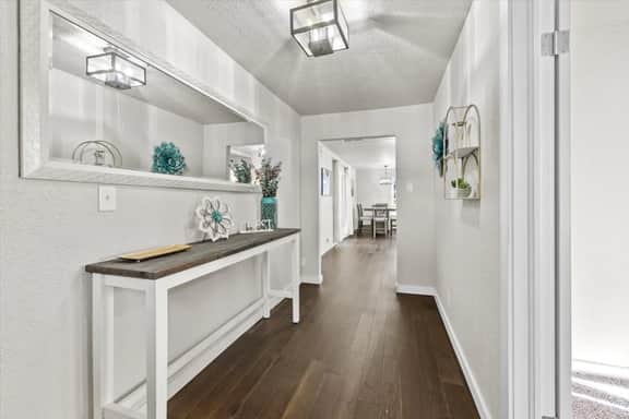 North End Gem w/ Hot Tub, Fast Wifi, GameRoom, Fire Pit