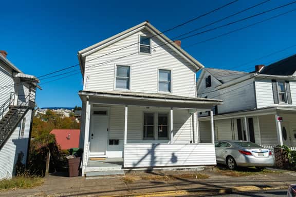 *5 Min to WVU*Smart TV*Full Kitchen*W/D