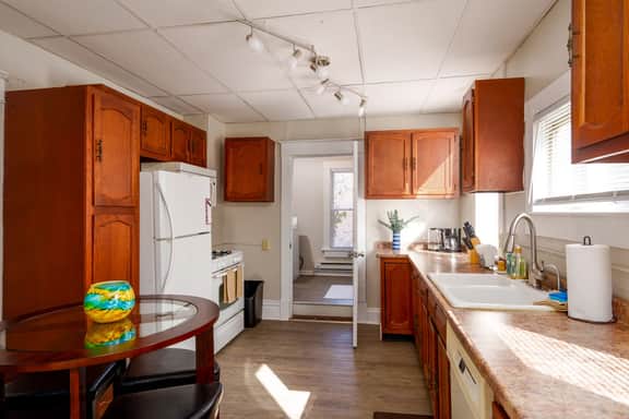 *5 Min to WVU*Smart TV*Full Kitchen*W/D