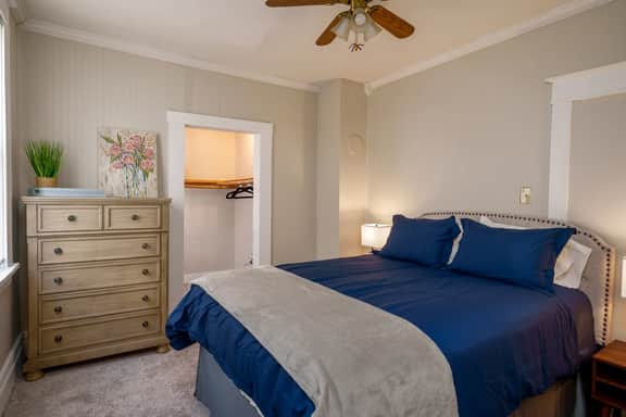 *5 Min to WVU*Smart TV*2 Full Kitchen*W/D