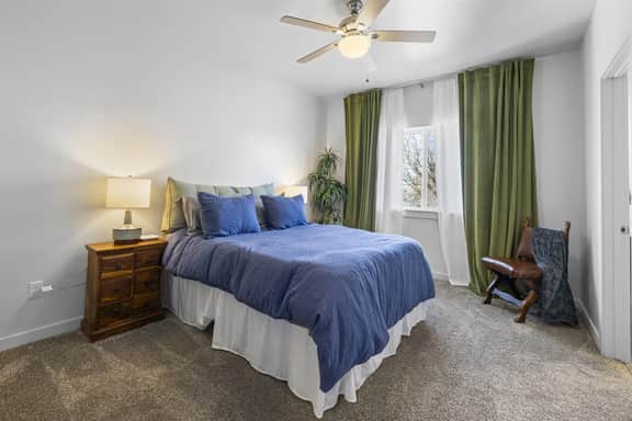 Stationary bike|1600ft²|Backyard|Parking|300Mbps