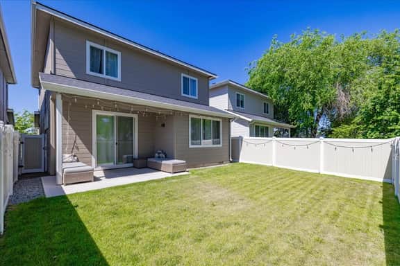 Stationary bike|1600ft²|Backyard|Parking|300Mbps