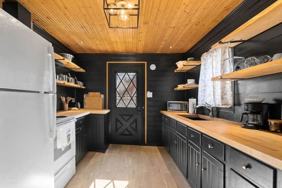 Relaxing Riverfront House • Dock Access • Sleeps 6