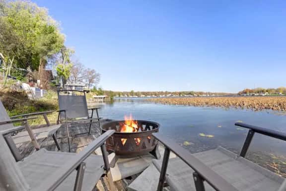 Relaxing Riverfront House • Dock Access • Sleeps 6