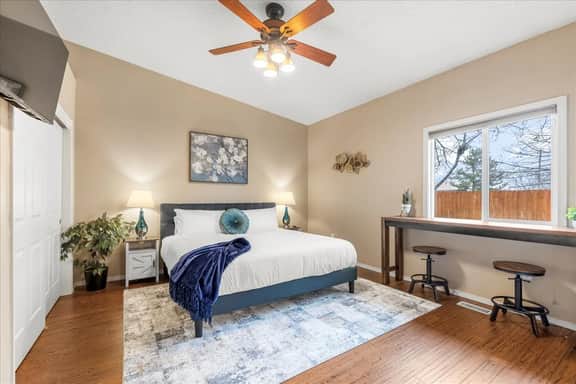 Ping Pong-1600ft²-Backyard-King-Parking-600Mbps