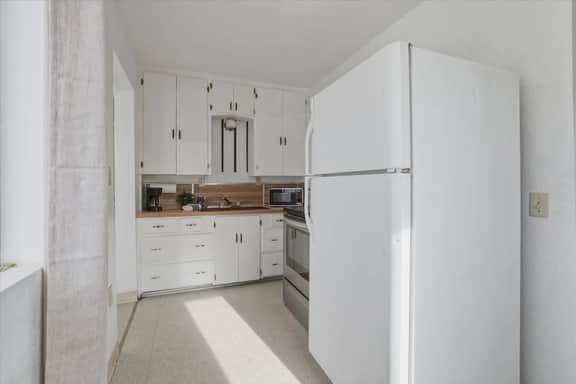 •A/C•W/D•Full Kitchen•Parking•Smart TV