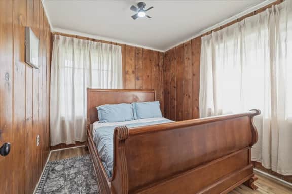 •A/C•W/D•Full Kitchen•Parking•Smart TV