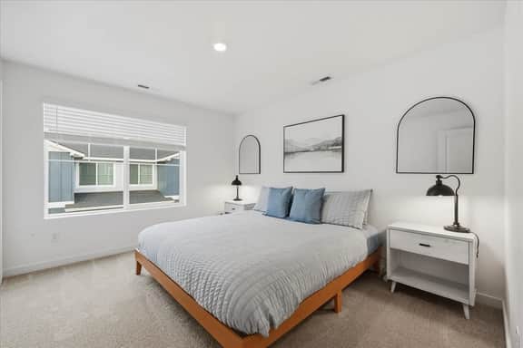 Near Eagle Island | Pool | 2 King Beds | Parking | Smart TV - Image 3