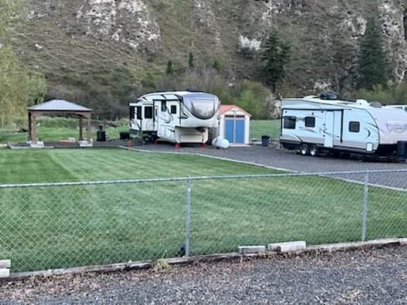 Large Camper•Massage seats•cornhole•Backyard•Parking•A/C - Image 4