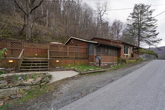 Riverside Retreat - Image 3