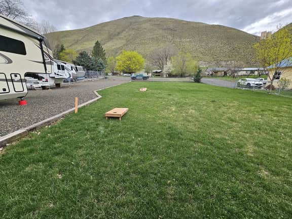 Large Camper•Massage seats•cornhole•Backyard•Parking•A/C - Image 3