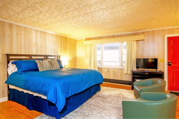 Secluded Lodge*Full kitchen + King Bed