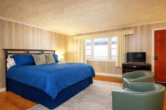 Secluded Lodge*Full kitchen + King Bed