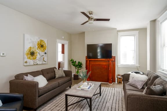 *5 Min to WVU*Smart TV*Full Kitchen*W/D