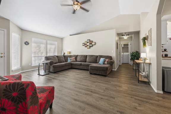 2min>RidgecrestGolf*1300ft²*LargeBackyard*1000Mbps