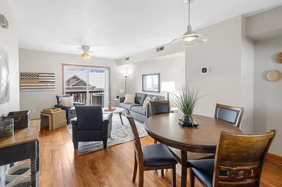 Updated-100Mbps-Smart TV-3 TVs-Full Kitchen-W/D