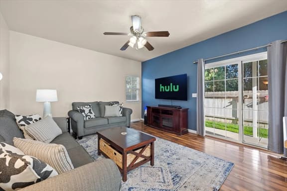 *Private Balcony*5Min>NNU*Backyard*King*Parking*W/D