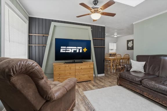 10mins to Air force base|Smart TV|Self Check-In - Image 1