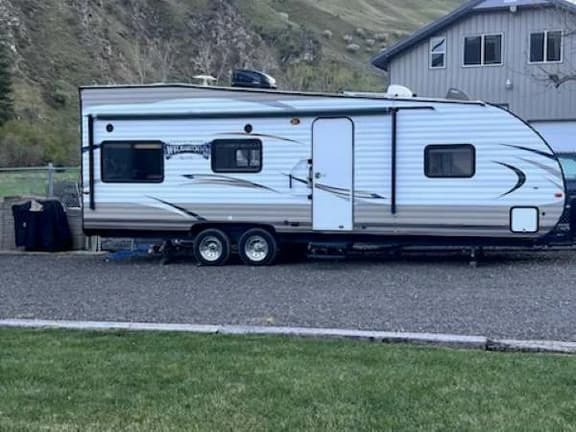 Large Camper•Massage seats•cornhole•Backyard•Parking•A/C - Image 1