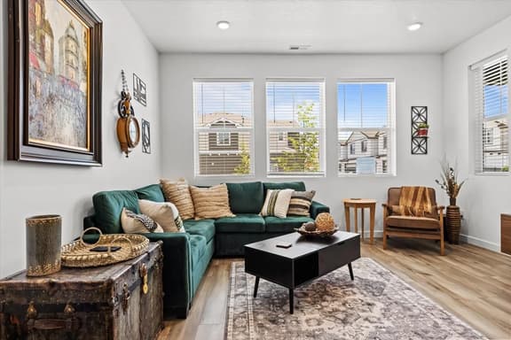 Near Eagle Island | Pool | King Bed | Parking | Smart TV - Image 1